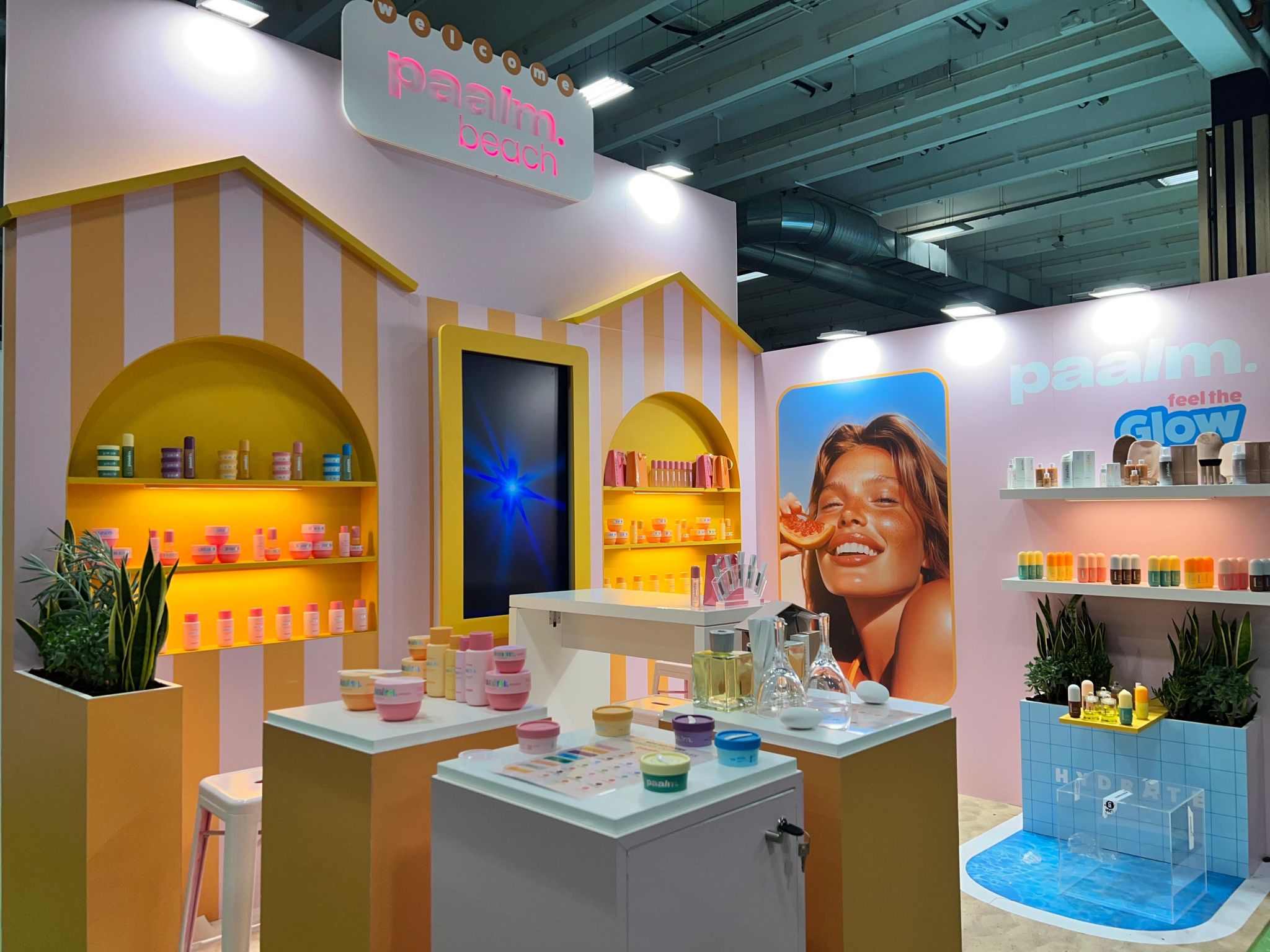 Stand paalm cosmetics