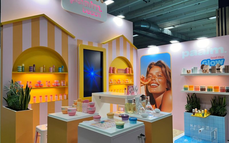 Stand paalm cosmetics